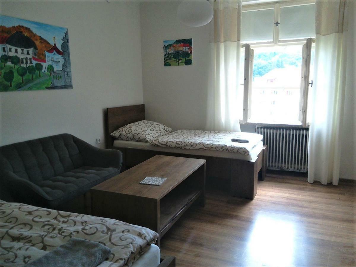 Апартаменты Apartman S Vyhladom Кремница Экстерьер фото