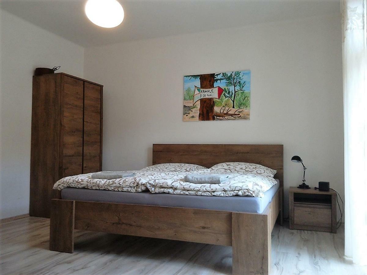 Апартаменты Apartman S Vyhladom Кремница Экстерьер фото