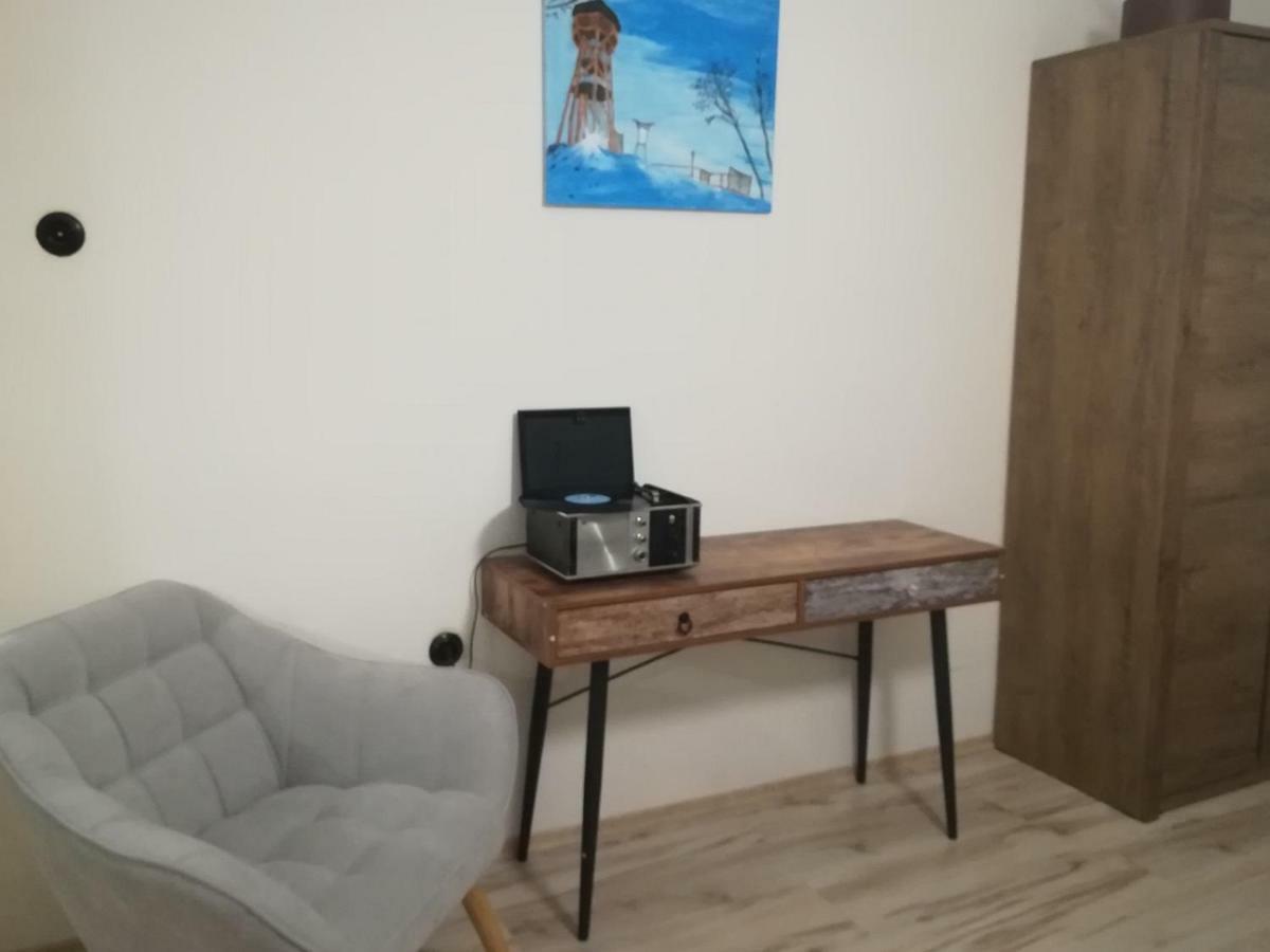 Апартаменты Apartman S Vyhladom Кремница Экстерьер фото
